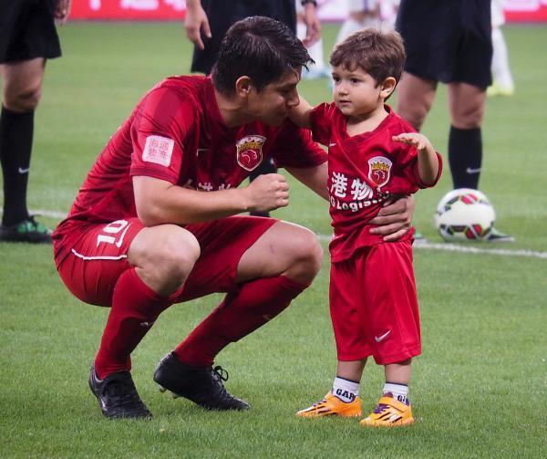 孔卡与上港解除合同，因为他，中超薪水第一次震撼世界