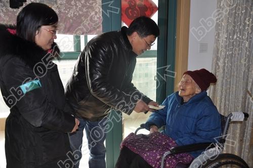 星火1：慰问百岁老人.JPG