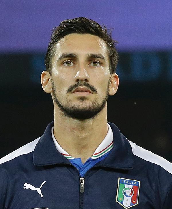 阿斯托里猝死引发足坛哀悼，刚当爸爸的他原想终老紫百合