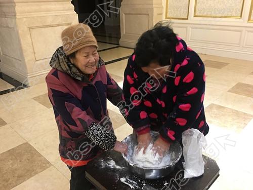 观音山街道中沙社区：邻里闹元宵 老少同欢乐.jpg