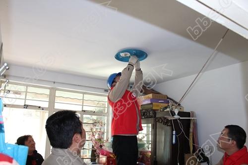 南通市供 电公司营销部、计量室来到学田苑社区为小区居民提供了一场“电”亮生活——安.jpg