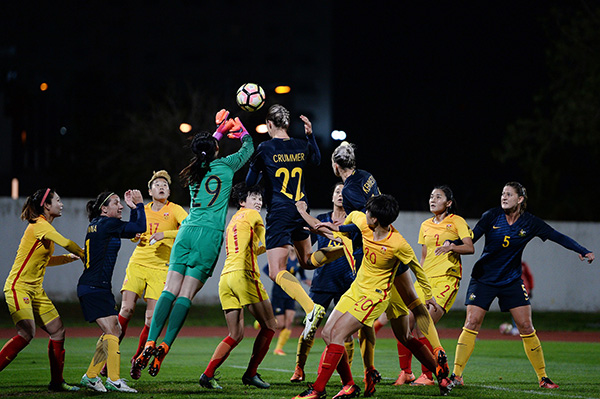 中国女足三连败小组垫底，主力门将退队让命门完全暴露