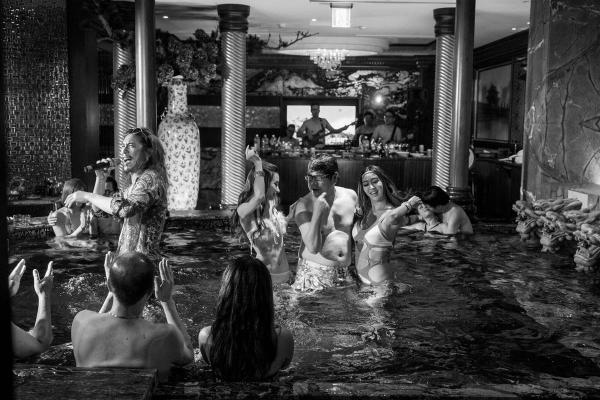 睡不着｜“如梦幻泡影”的荒诞世界