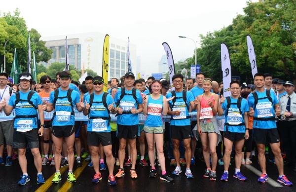 不怕非洲选手抢奖金，上海马拉松特设“中国跑者名次奖”