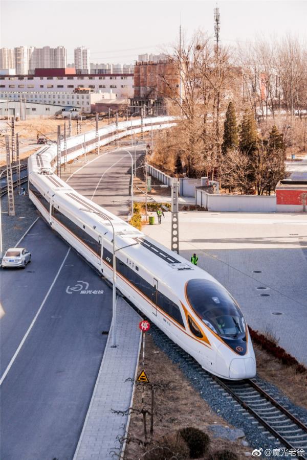 首列加长版复兴号抵京试验：总长超415米，定员1193人