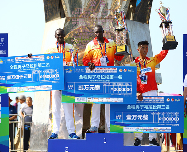 如何打动跑友用脚投票，“最美赛道”三亚马拉松不止靠风光