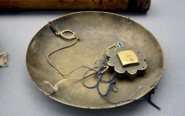 邢界红代表：建议加强蒙医药一流学科建设，更多种蒙药进医保