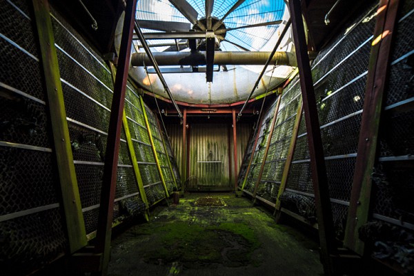 用影像记录荒芜：废墟猎人说，每个死去的建筑都是一座乐园