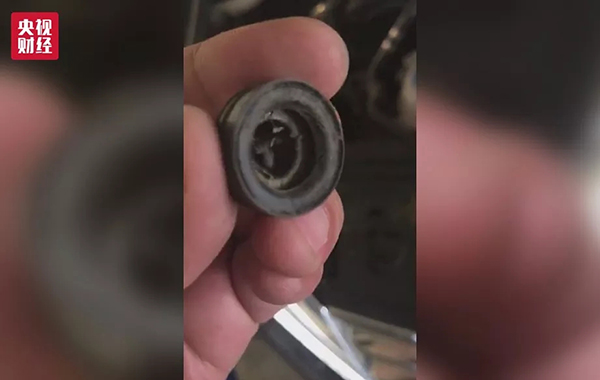 央视3·15晚会揭秘大众途锐为什么怕淋雨，发动机频现报废