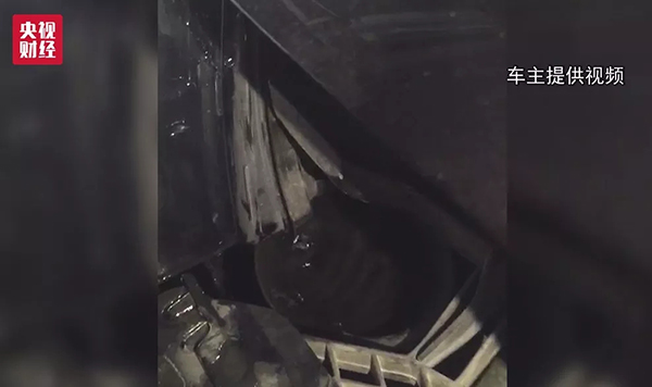 央视3·15晚会揭秘大众途锐为什么怕淋雨，发动机频现报废