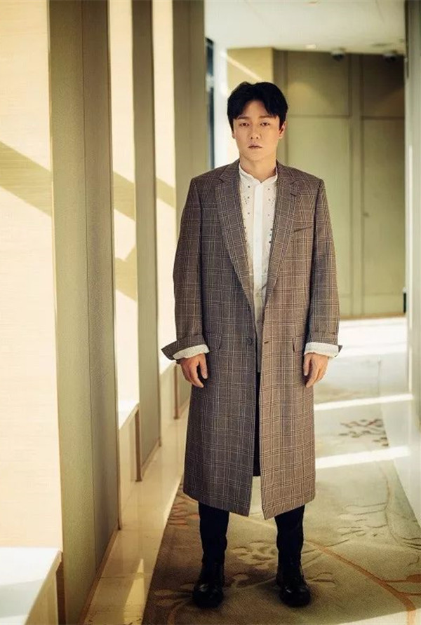 问吧精选｜会唱《小苹果》的美术生肖央原来是导演