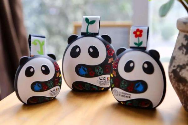 数万跑友竟为一头熊猫折腰，这样的马拉松文化简直“萌翻了”