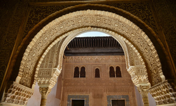 这座王宫让西班牙国王找了百余年，一首吉它曲还因其不朽