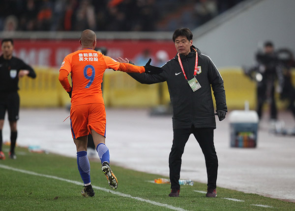 上万球迷为李霄鹏刷屏“对不起”，我们需要更多的本土少帅