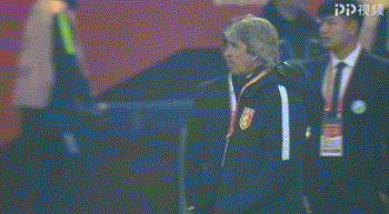 上万球迷为李霄鹏刷屏“对不起”，我们需要更多的本土少帅