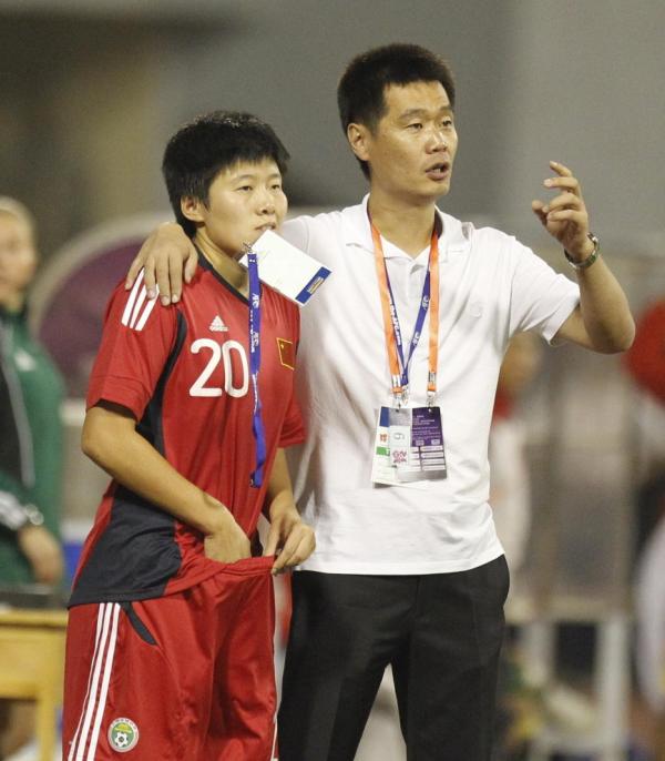 上万球迷为李霄鹏刷屏“对不起”，我们需要更多的本土少帅