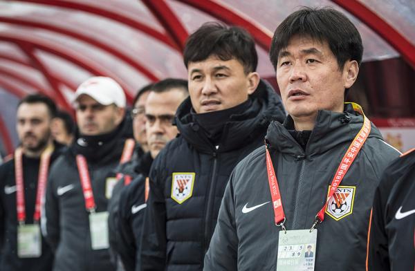 上万球迷为李霄鹏刷屏“对不起”，我们需要更多的本土少帅