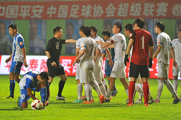 中超裁判要涨薪了？6000元一场，其实他们赚得真不多