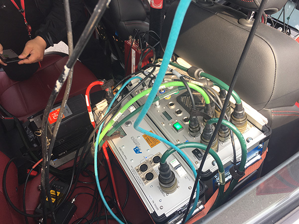 国内模拟真实路况首测体验：自动驾驶车遇行人乱穿马路怎么办