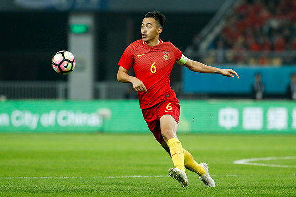 国足队长冯潇霆：国足等不来“救世主”，先让更多孩子踢球吧