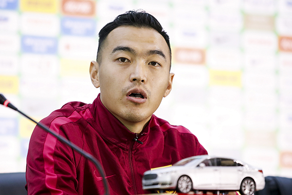 国足队长冯潇霆：国足等不来“救世主”，先让更多孩子踢球吧