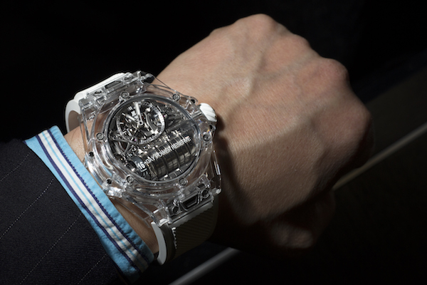 新表试戴|宇舶高科技的表壳内，有一颗奔腾14天的芯