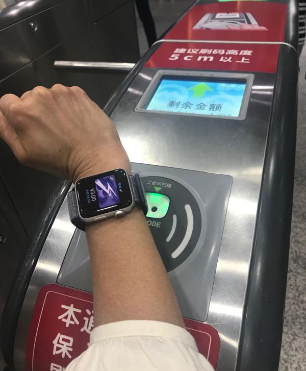 苹果新系统增设快捷交通卡功能：京沪可刷iPhone乘地铁