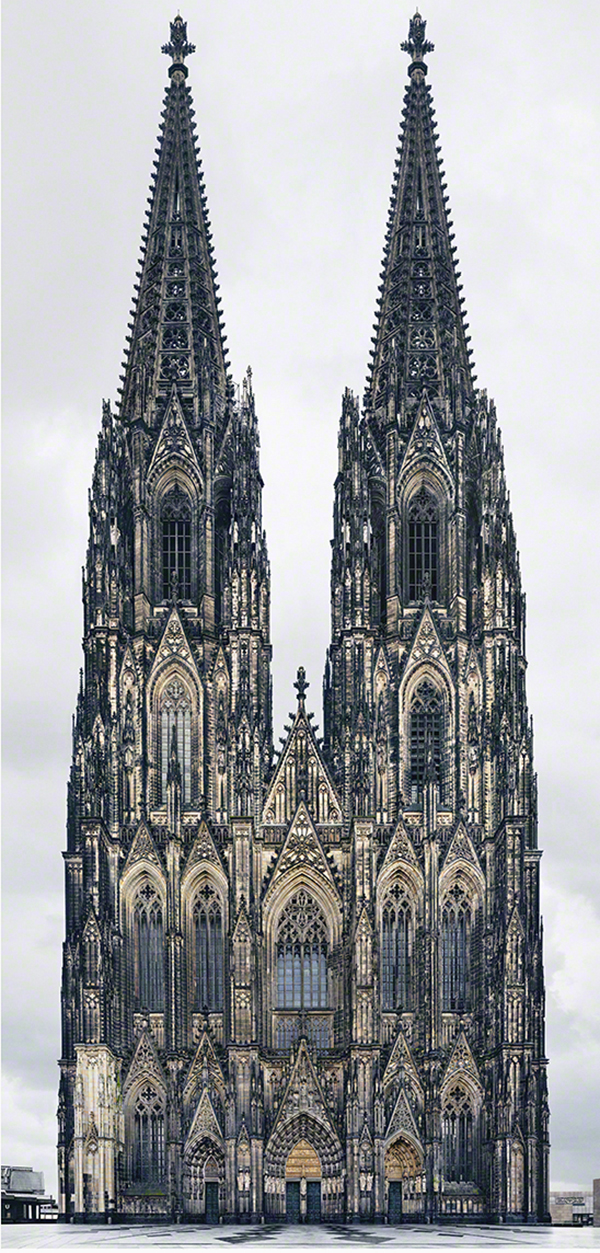 中世纪回响：一位游牧摄影师的宗教建筑“还原”计划