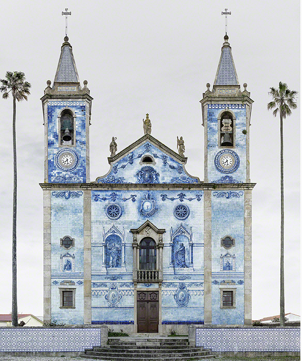 中世纪回响：一位游牧摄影师的宗教建筑“还原”计划