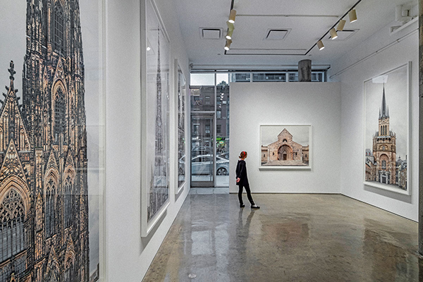 中世纪回响：一位游牧摄影师的宗教建筑“还原”计划