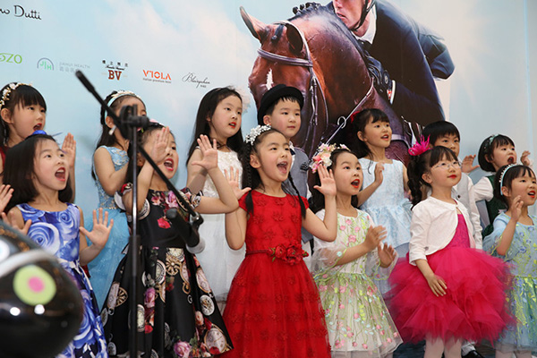 从“帽子戏法”到“优雅家庭”，上海环球马术赛成了礼仪盛典