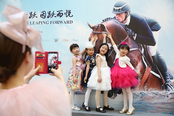 从“帽子戏法”到“优雅家庭”，上海环球马术赛成了礼仪盛典