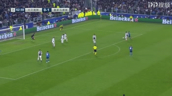 C罗的倒钩值得吹，但我们更心疼门前的老布冯