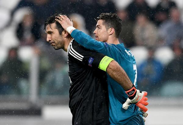 C罗的倒钩值得吹，但我们更心疼门前的老布冯