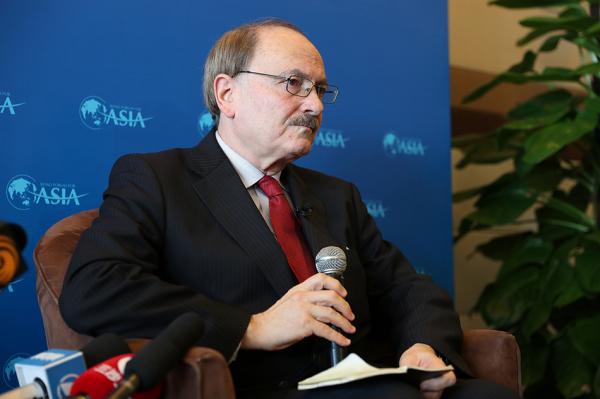 霍普金斯大学教授：特朗普倾向“冒大险”，中美手里都有牌