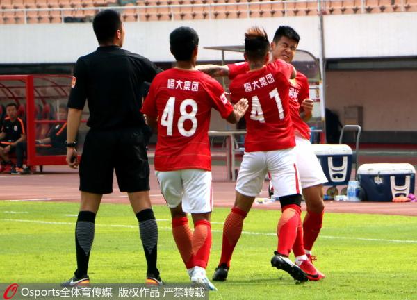 恒大预备队比赛两队友互殴，这该被足协禁赛几场？