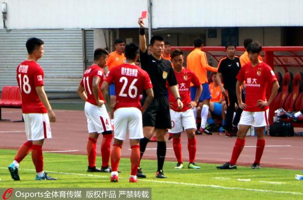 恒大预备队比赛两队友互殴，这该被足协禁赛几场？