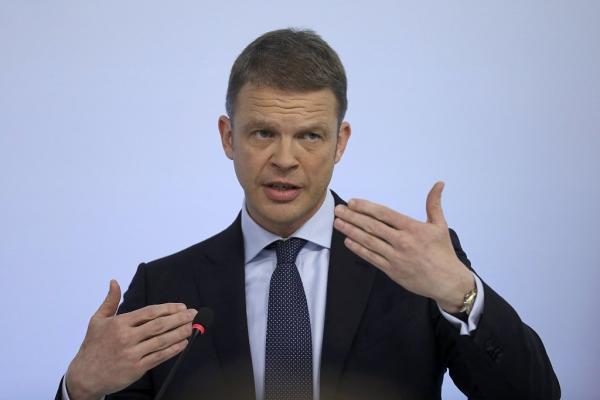 德意志银行6年连换3任CEO：管理层宫斗，还是股东倒逼？