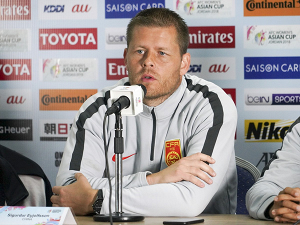 女足新帅埃约尔松：世界杯出线只是小目标，球迷骂我就当动力