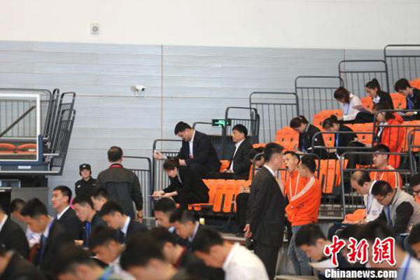 篮球国家级裁判员考试在扬州开班，姚明亮相当“考生”