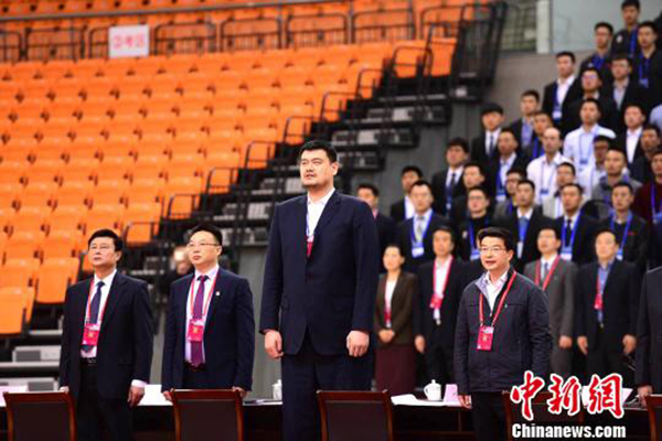 篮球国家级裁判员考试在扬州开班，姚明亮相当“考生”