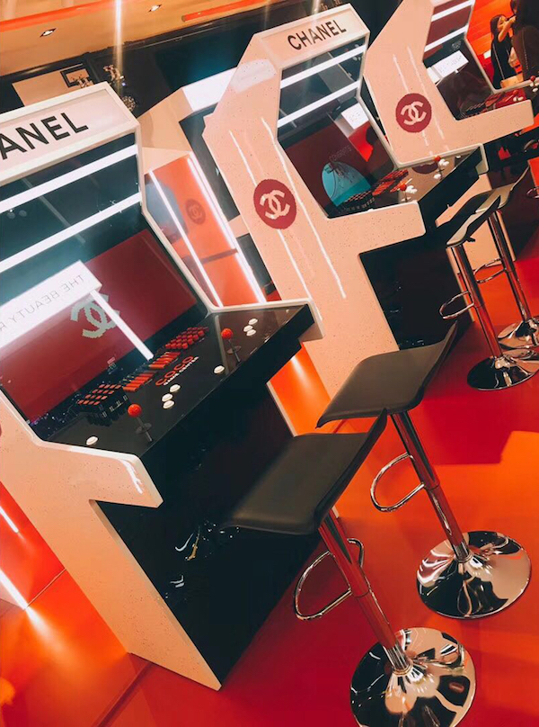 香奈儿在上海开了个限时游乐厅，要抓到娃娃却并不简单