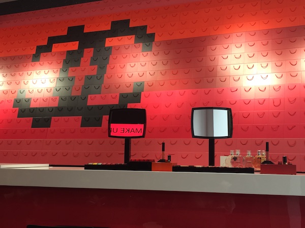 香奈儿在上海开了个限时游乐厅，要抓到娃娃却并不简单