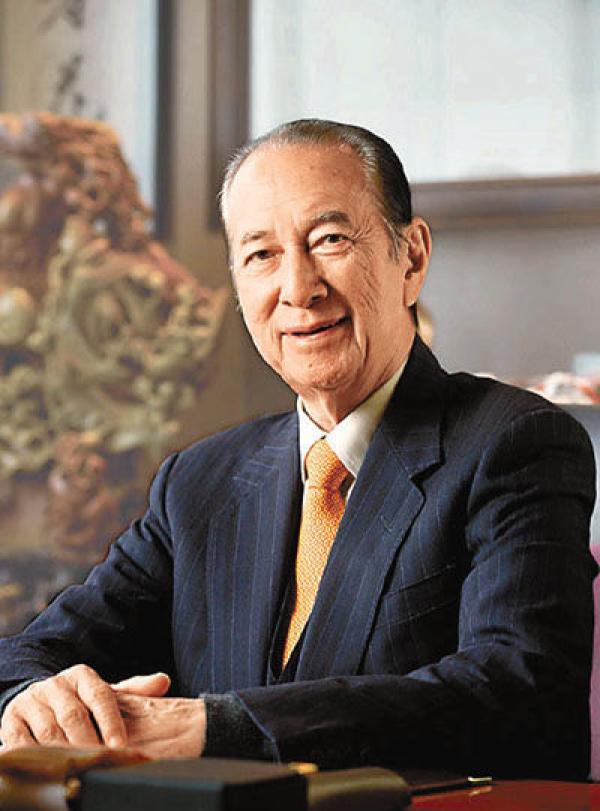 96岁澳门赌王何鸿燊将于6月正式退休，女儿何超凤接班