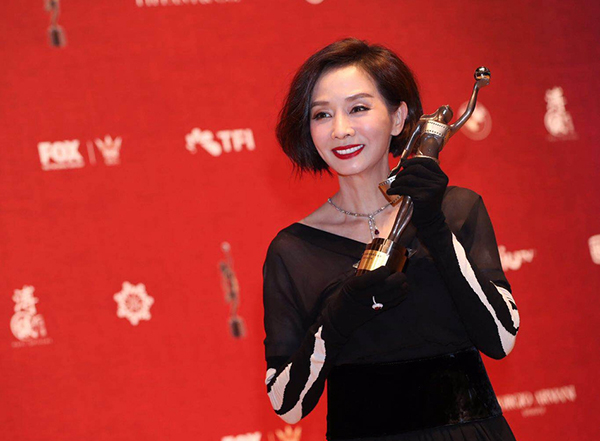 “劳模”古天乐终于拿到香港金像奖，“茶水工”获专业精神奖