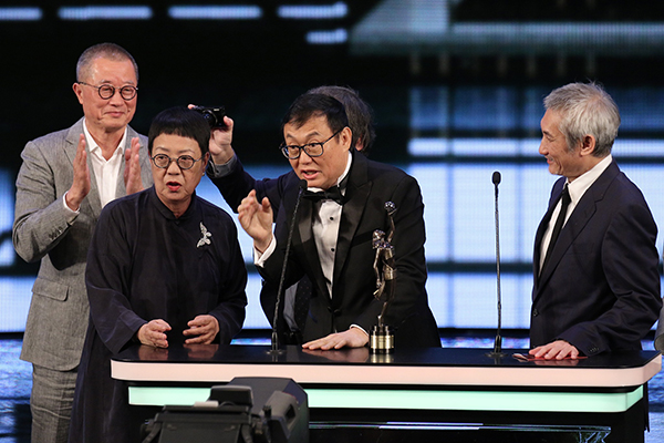 “劳模”古天乐终于拿到香港金像奖，“茶水工”获专业精神奖