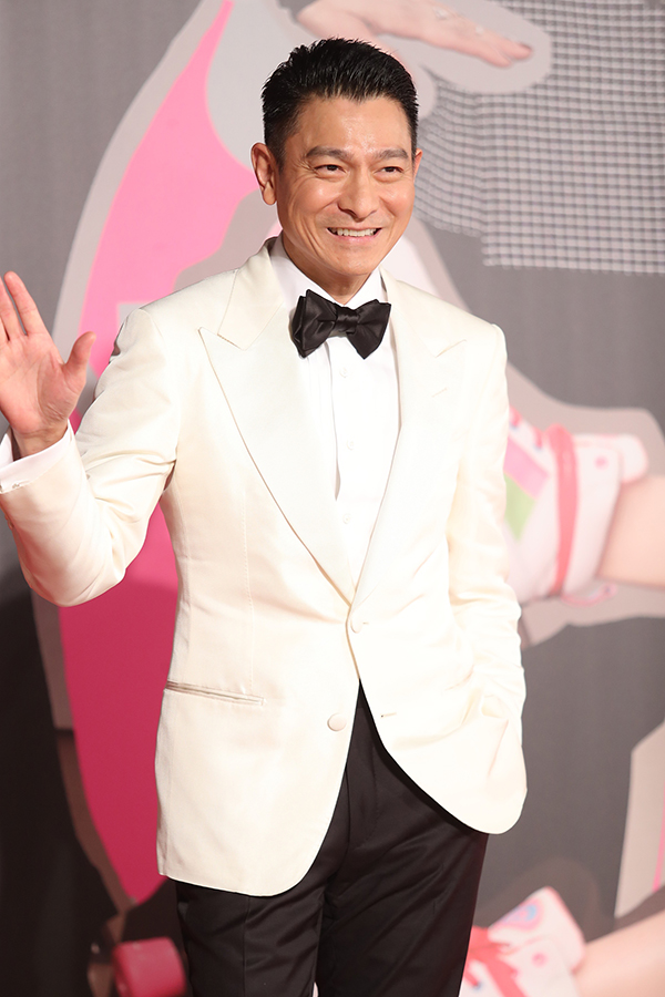 “劳模”古天乐终于拿到香港金像奖，“茶水工”获专业精神奖