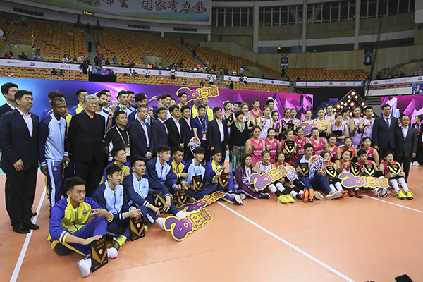 网络点击超过三千万次，排超全明星赛抓住“00后”眼球