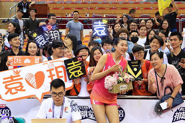 网络点击超过三千万次，排超全明星赛抓住“00后”眼球