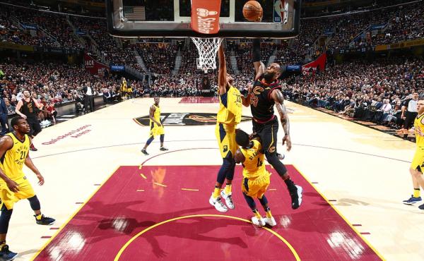 超越乔丹又怎样？骑士这表现，詹姆斯只能用头撞篮架了